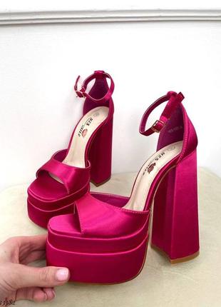 Босоніжки на каблуці високому танкетці атлас шовк медуза братс