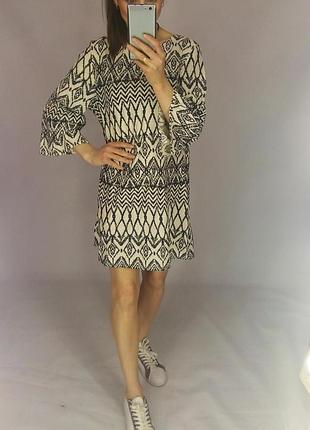 Платье с завязками на спине