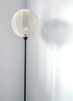 Торшер с абажуром в технике обмотки макраме в стиле ikea