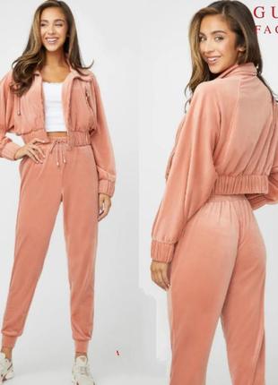 Дуже гарний велюровий спортивний костюм guess Altah розмір l, з стильною худі