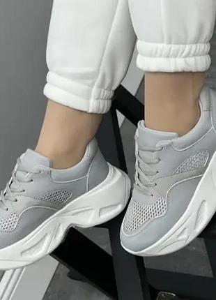 Кроссовки женские