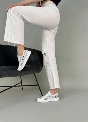 Женские кожаные кеды с перфорацией