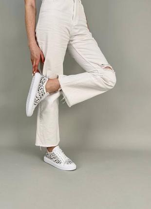 Женские кожаные кеды с перфорацией