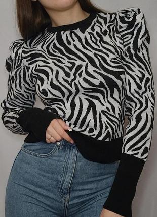 Стильний светр в принт зебри з объемними плечиками