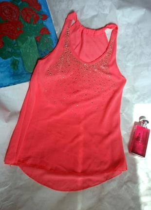 Яркая майка со стразами цвет ярко розовый