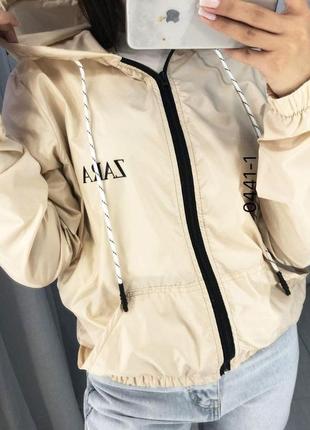 Куртка жіноча вітровка весняна демісезонна на весну легка коротка з капюшоном чорна...