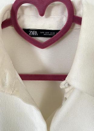 Вельветовая рубашка, молочного цвета, свободного кроя, удлиненная сзади, имеет карманы, размер s, однако подойдет и на м2 фото