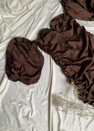 Атласное платье с распашными рукавами2 фото