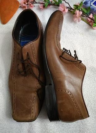 Туфлі шкіряні.