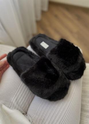 Черные пушистые женские тапочки для дома4 фото