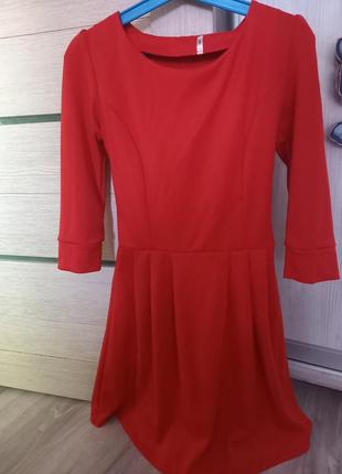 Платье красное