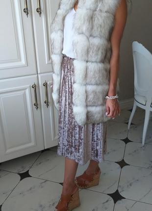 Меховой жилет из вуалевого песца