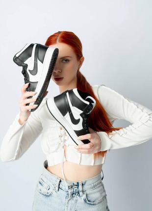 Жіночі кросівки nike air jordan 1 high “black white”2 фото