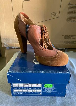 Туфлі на підборах