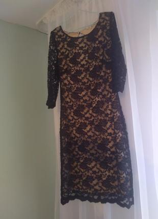 Вечірня сукня з мереживом