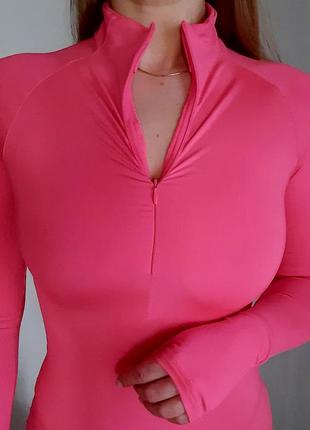 Невероятное платье (дайвинг ткань) ярко розовое4 фото