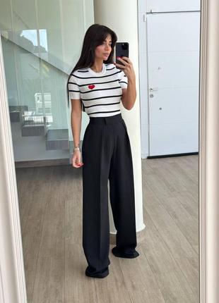 Чорні класичні брюки вільного крою