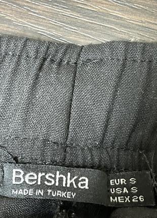 Женские чёрные брюки с лампасами с надписями от bershka4 фото