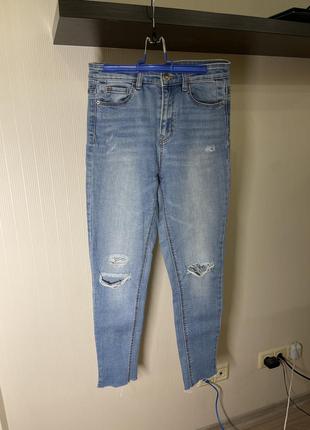 Жіночі блакитні джинси скіні з рваностями висока посадка від stradivarius1 фото