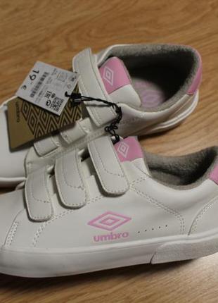 Білесенькі легенькі кеди