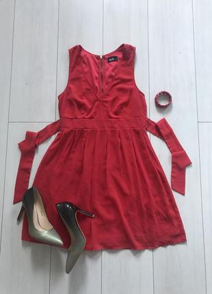 Эффектное красное платье4 фото