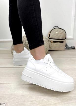 Модні жіночі білі кросівки на високій платформі 40-й розмір4 фото