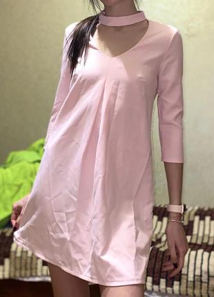 Рожева сукня з чокером