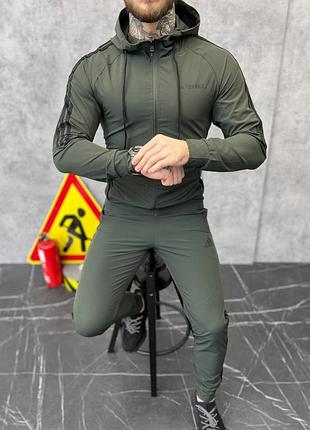 Мужской спортивный костюм adidas
