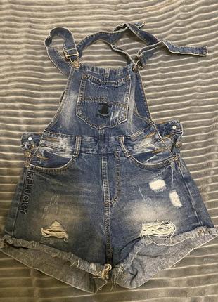 Джинсовый комбинезон