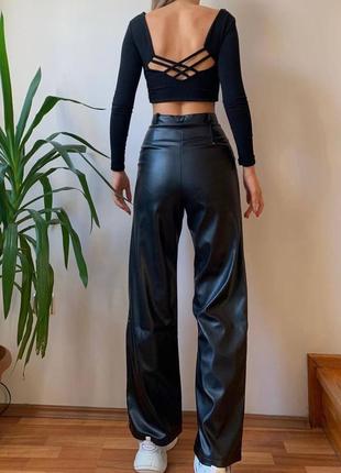 Брюки женские кожаные черные однотонные эко кожа на высокой посадке свободного кроя на пуговице качественные стильные2 фото