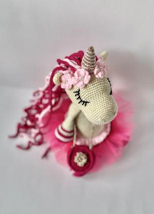 Лялька єдиноріжка в спідниці туту ручної роботи в’язана гачком