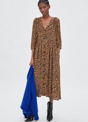 Платье на пуговицах с карманами в леопардовый принт zara