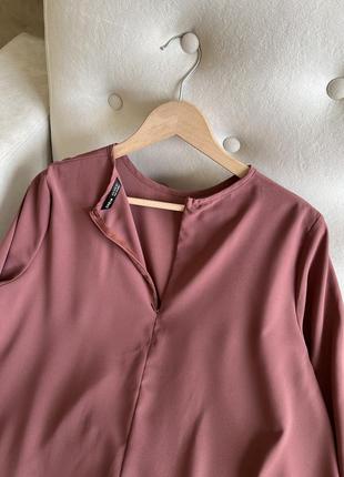 Подовжена шифонова блузка грязно рожева8 фото