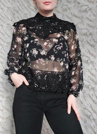 Жіноча блуза з мереживом блузка