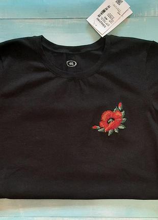 Футболка с ручной вышивкой