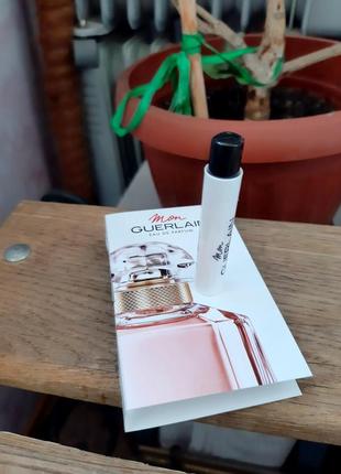 Guerlain mon guerlain💥оригінал мініатюра пробник mini spray 1 мл книжка3 фото