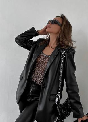 Пиджак женский оверсайз кожаный черный однотонный экокожа на пуговице стильный качественный