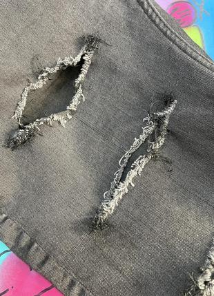 Зауженные стрейч джинсы с фабричным потертостями skinny10 фото