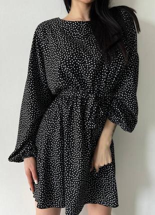 Стильное классическое классное красивое хорошенькое удобное модное трендовое простое платье черное в горох горошек с рукавами качественный софт8 фото