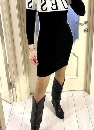 Трикотажное мини платье