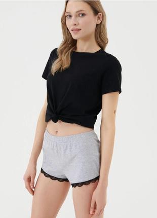 Піжамні шорті sinsay з мереживом.