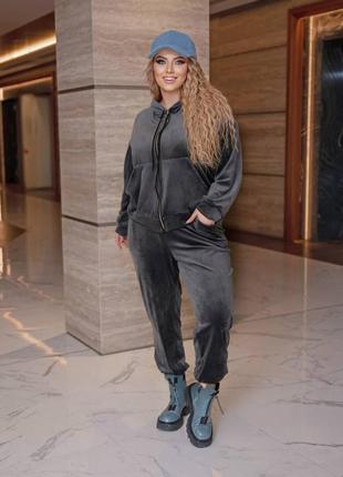 Велюровий спортивний костюм