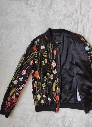 Черный цветочный бомбер летний деми короткая куртка с сеткой цветочной вышивкой с молнией ветровка4 фото