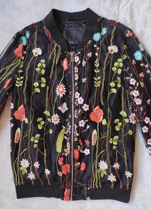 Черный цветочный бомбер летний деми короткая куртка с сеткой цветочной вышивкой с молнией ветровка5 фото
