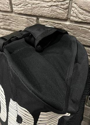 Спортивная, черная дорожная сумка-рюкзак sport белый логотип7 фото
