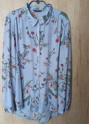 Нежная блуза с флористическим принтом