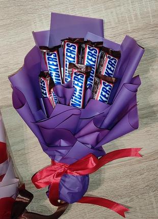 Букети із snickers, з'їдобні букети, оригінальний  подарунок. є в наявності🌷4 фото