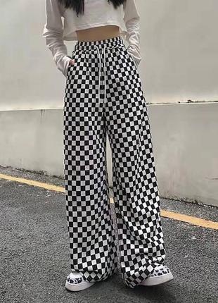 Широкие черно-белые штаны шахматы2 фото