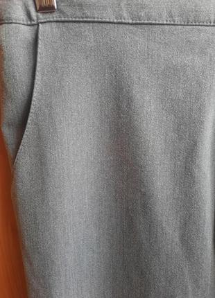 Серые классические брюки прямого кроя на резинке штаны2 фото