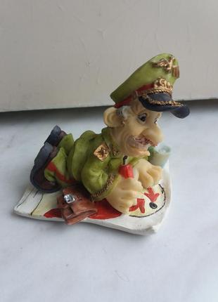 Статуэтка "офицер"